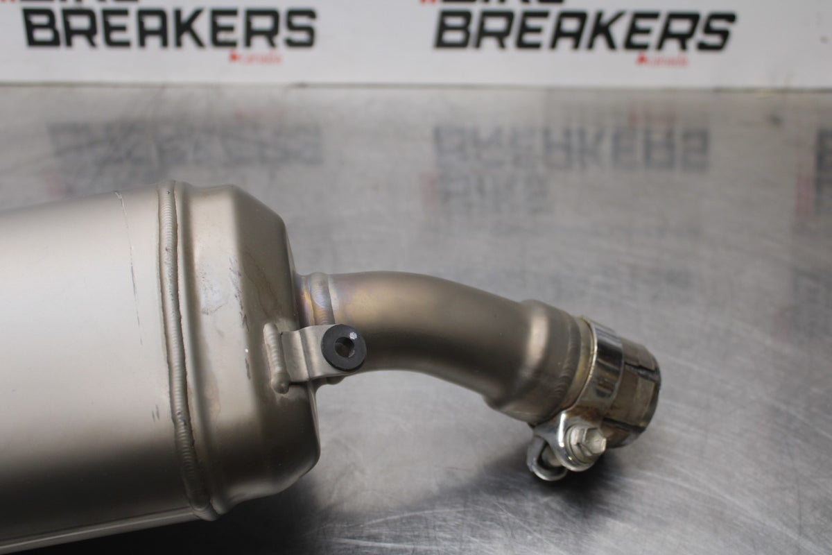 11-25 SUZUKI GSXR 600  EXHAUST PIPE MUFFLER SLIP ON CAN SILENCER BB830