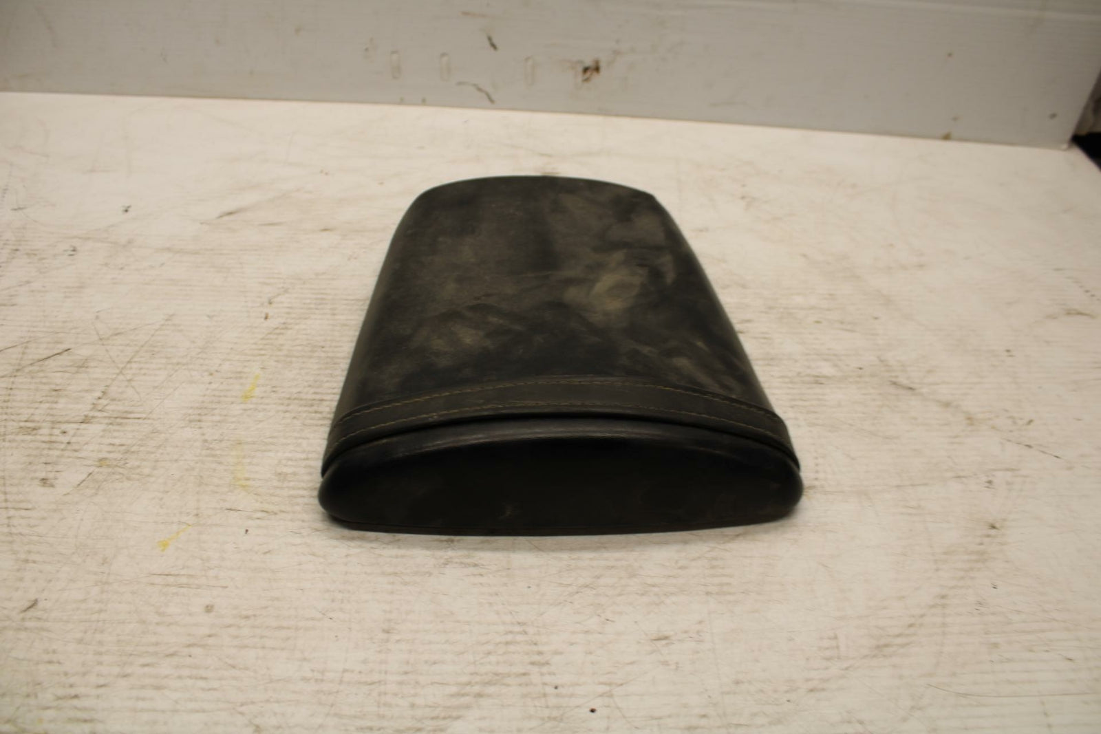 05-06 HONDA CBR600RR REAR BACK PASSENGER TANDEM SEAT PAD SADDLE PILLION BB307