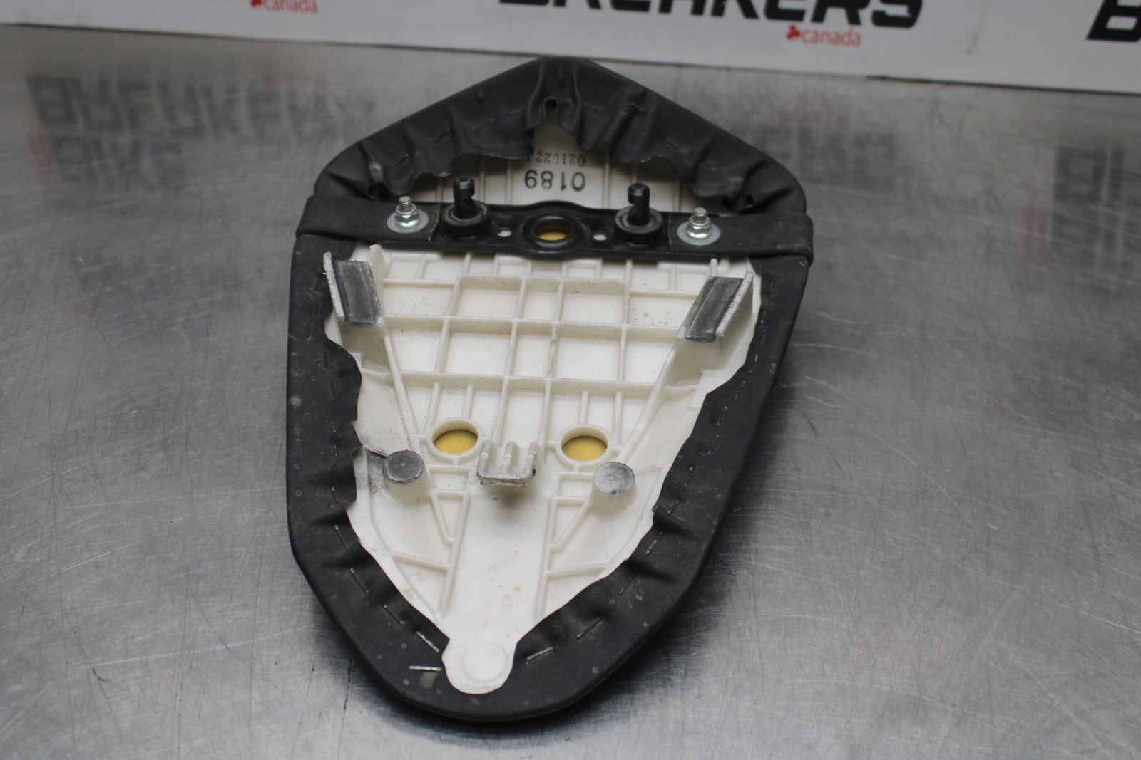 08 KAWASAKI NINJA ZX10R REAR BACK PASSENGER TANDEM SEAT PAD SADDLE PILLION BB201