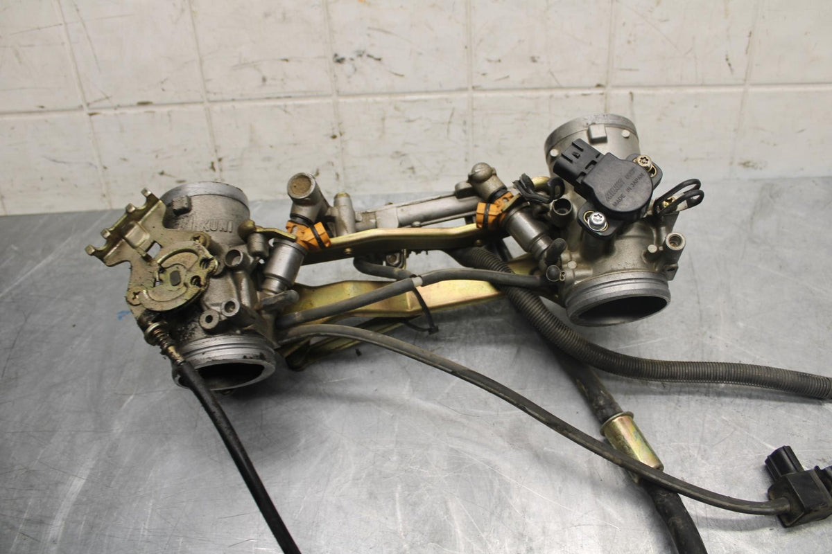 1998 Suzuki TL1000S MAIN FUEL INJECTORS / THROTTLE BODIES