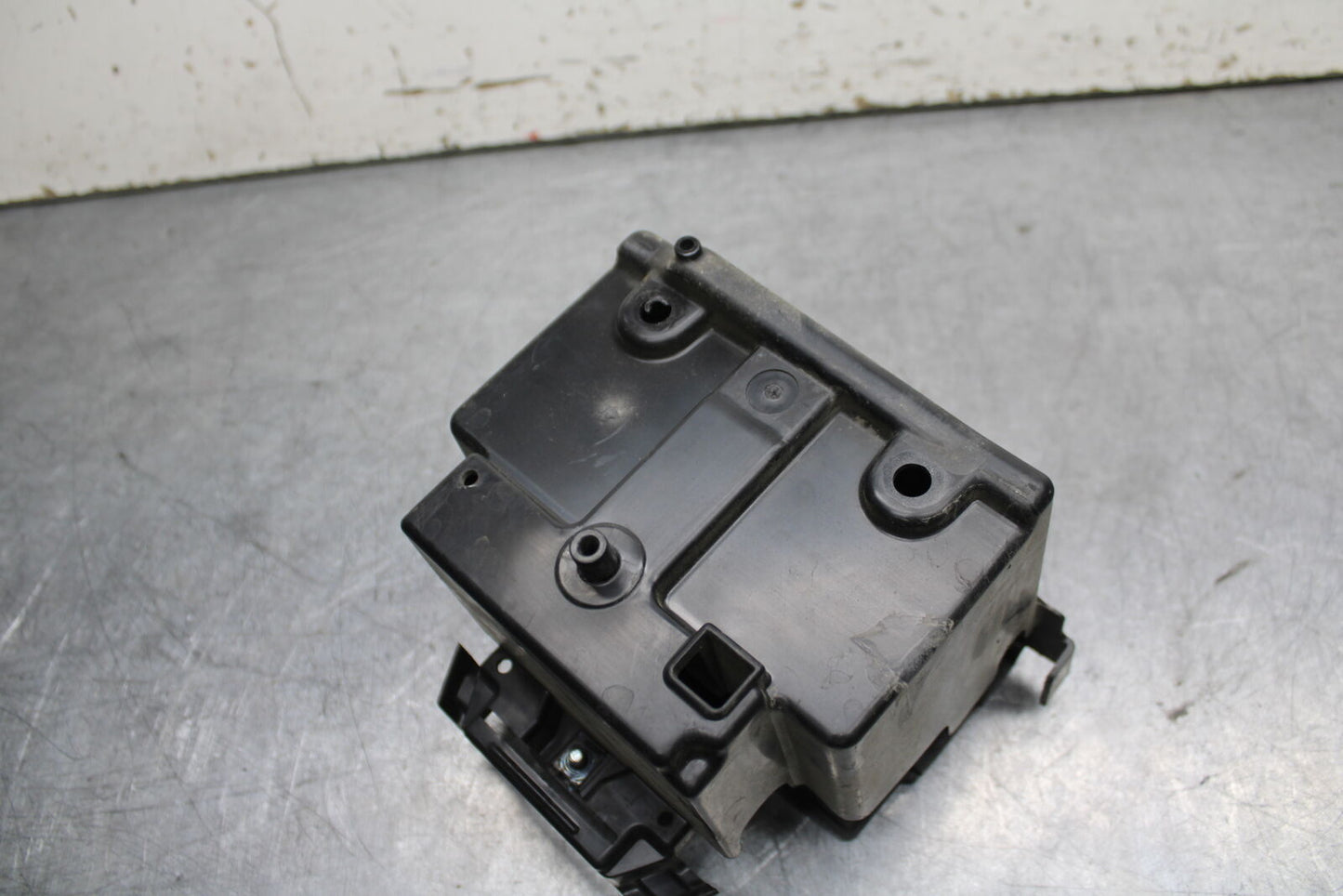 10-13 HONDA SHADOW RS 750 VT750RS BATTERY TRAY BOX HOLDER BB718
