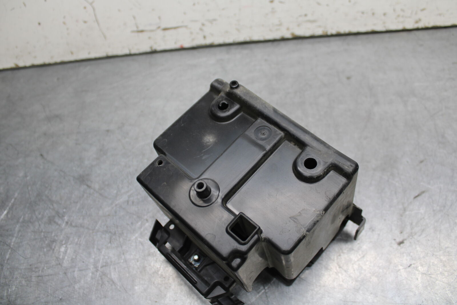 10-13 HONDA SHADOW RS 750 VT750RS BATTERY TRAY BOX HOLDER BB718