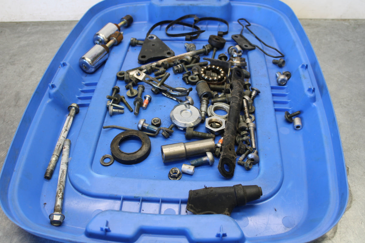 04 SUZUKI INTRUDER 800 MOUNTING BOLTS HARDWARE MOTOR SCREWS BB758