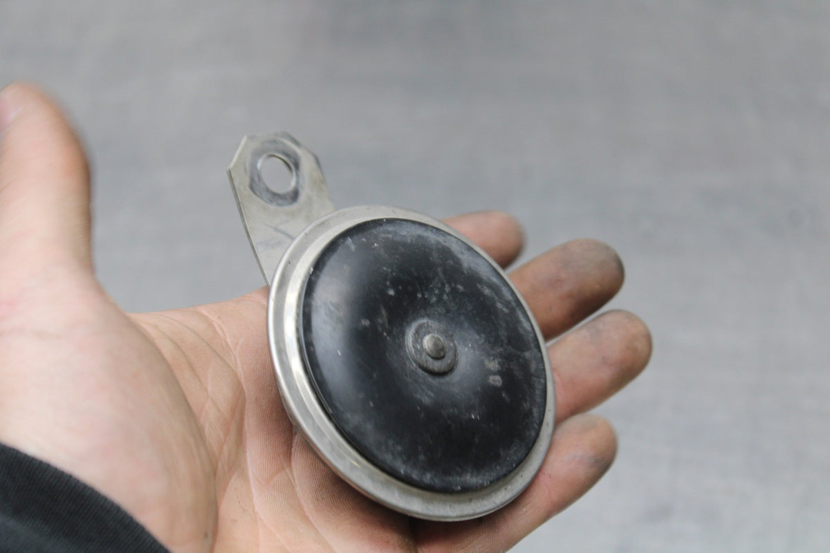 05-06 SUZUKI GSXR1000 HORN SIGNAL BB773