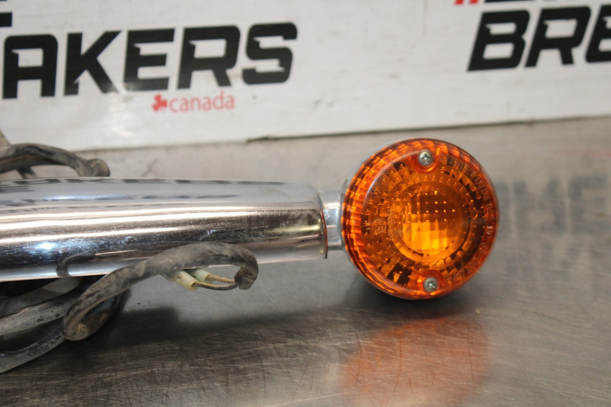 97 KAWASAKI VULCAN 1500 VN1500D CLASSIC REAR BACK TURN SIGNALS & BAR MOUNT BB936