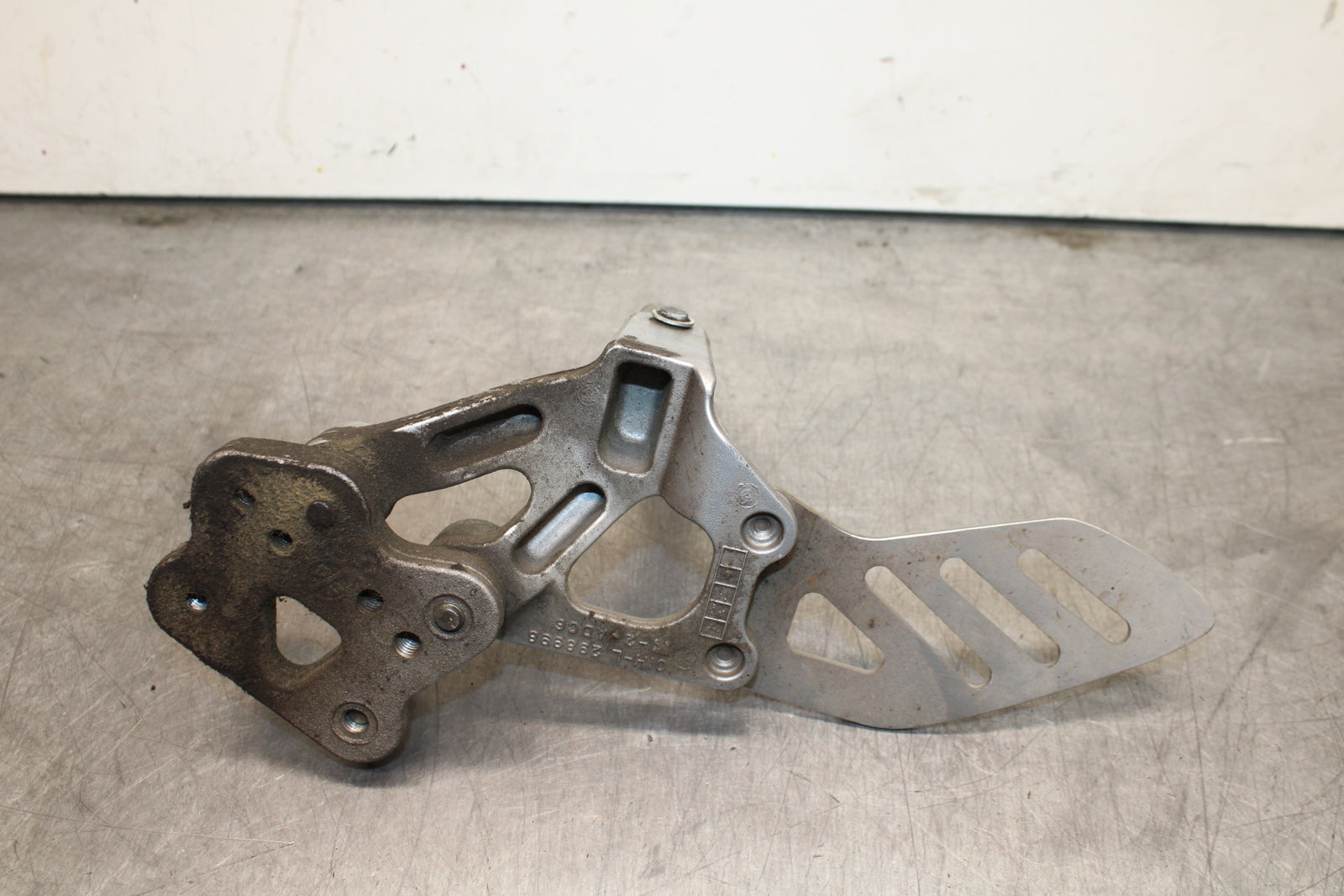 08-10 SUZUKI GSXR 600 LEFT REARSET REAR SET DRIVER FOOT PEG REST STOP BB753