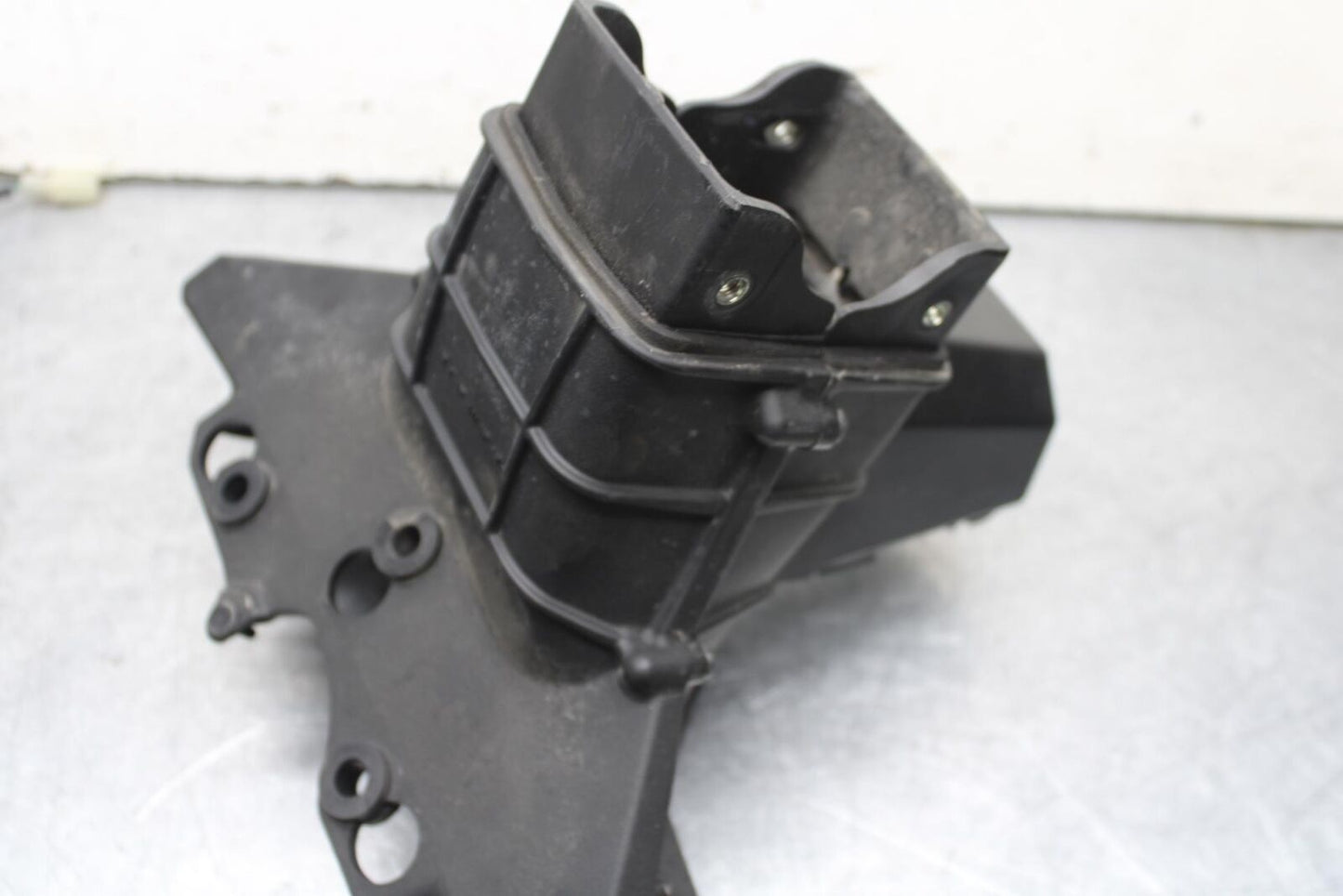 09-12 KAWASAKI NINJA ZX6R RAM AIR INTAKE TUBE DUCT BB640