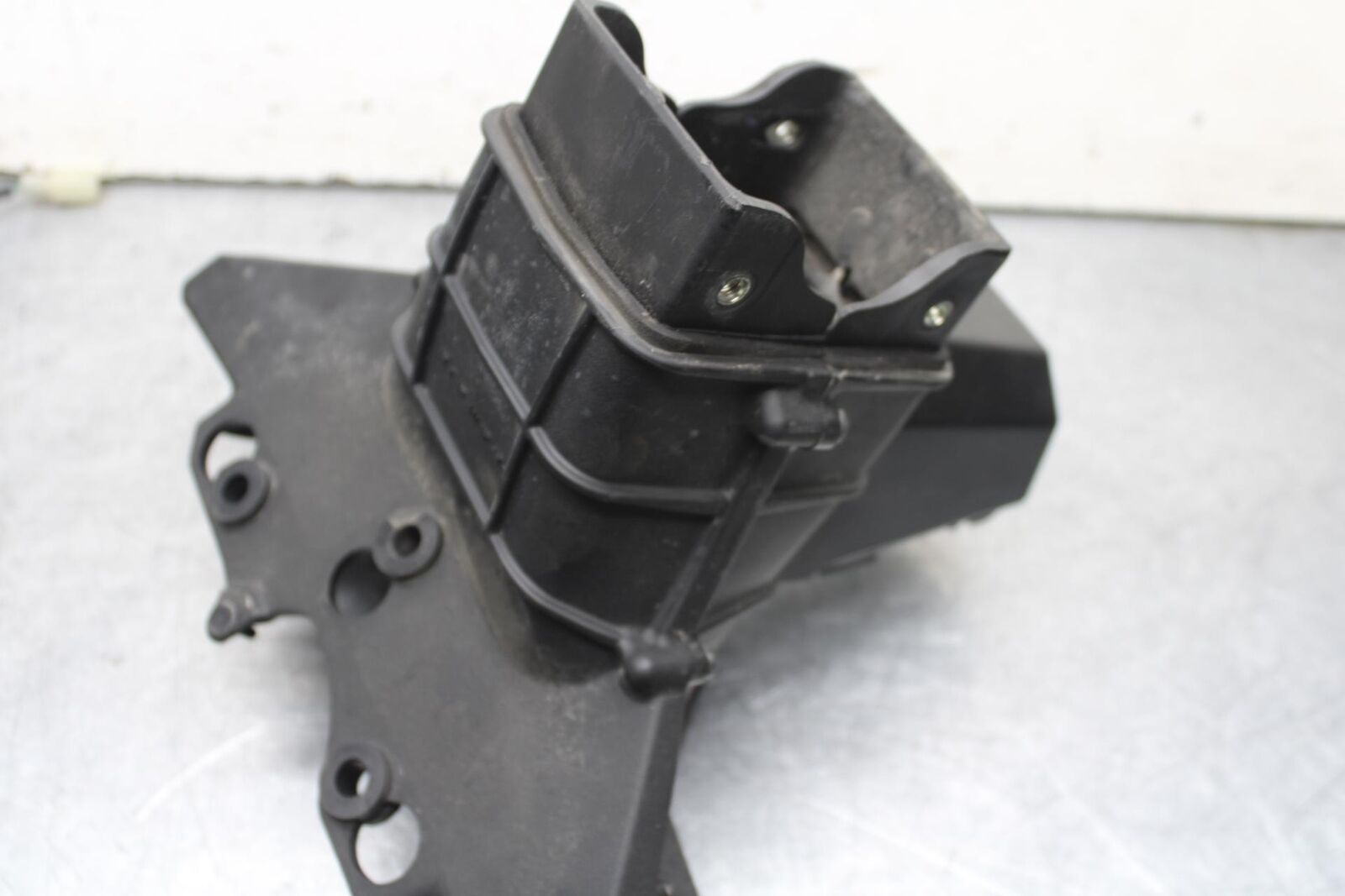 09-12 KAWASAKI NINJA ZX6R RAM AIR INTAKE TUBE DUCT BB640