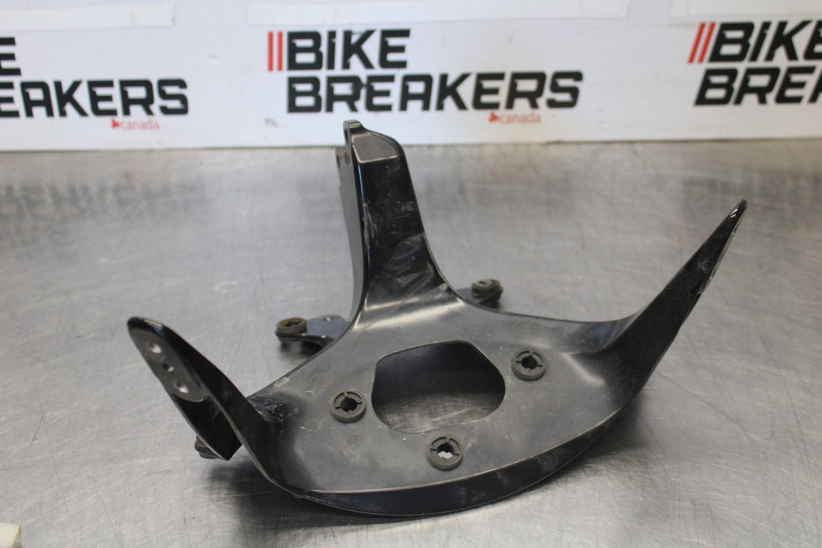 05 YAMAHA YZF R6 UPPER FAIRING MIRROR GAUGES STAY BRACKET BB894