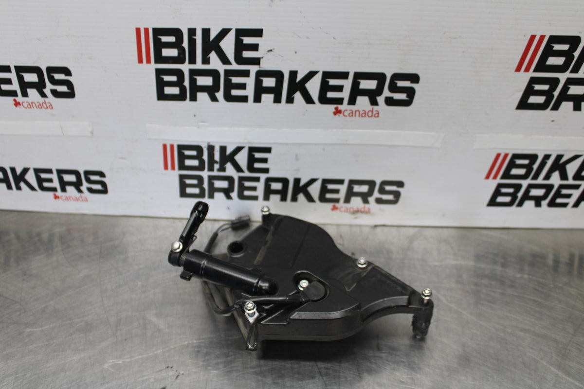 15-26 SUZUKI GSXR600 ENGINE SPROCKET COVER BB888