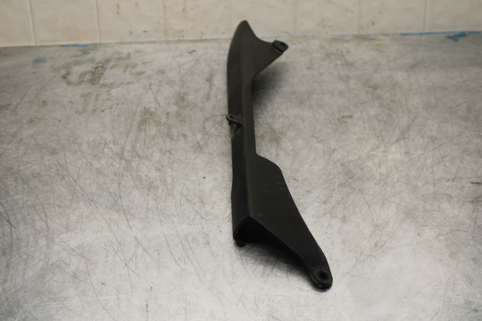 19-20 KAWASAKI NINJA ZX6R REAR BACK DRIVE CHAIN GUARD COVER SHIELD BB419