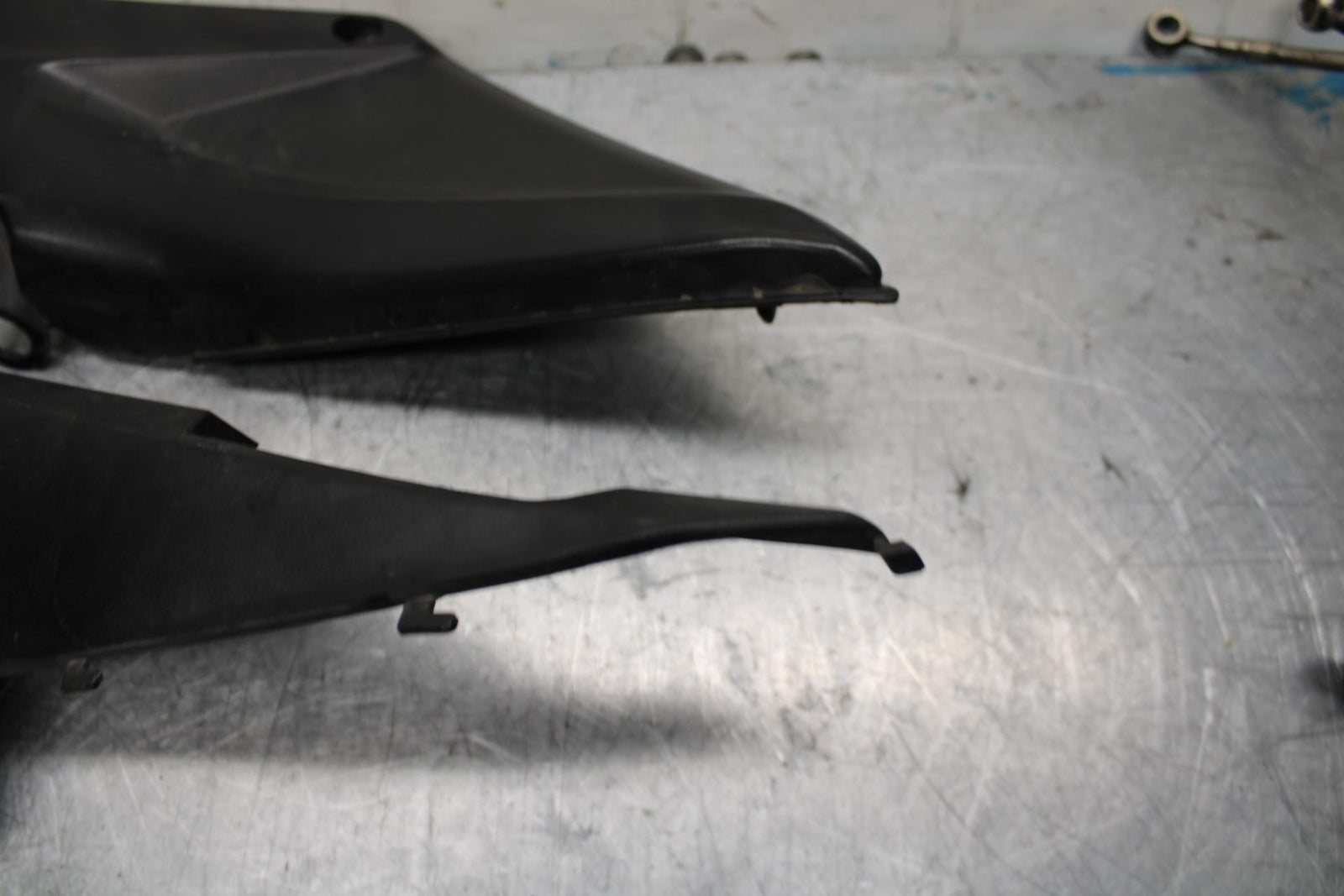 05-06 HONDA CBR600RR RIGHT LEFT GAS FUEL TANK PANELS COVERS TRIM  BB444