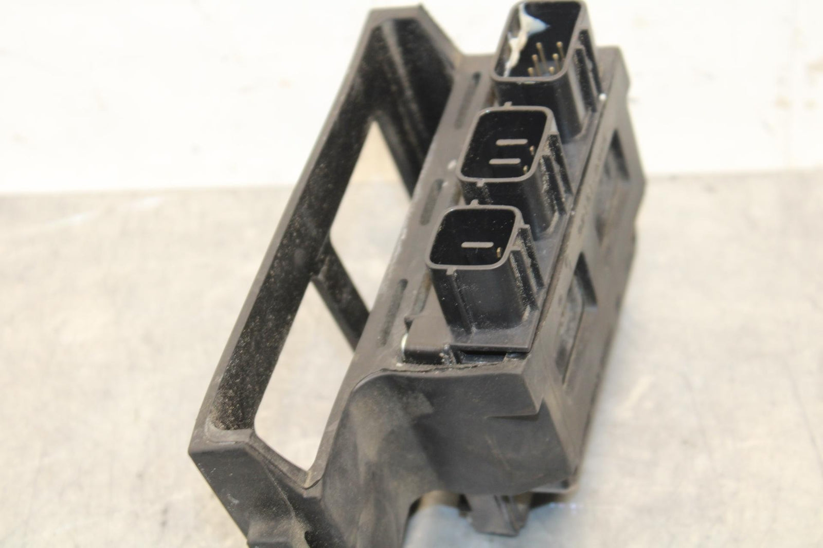 19-22 KAWASAKI Z400 RELAY ASSEMBLY BOX BB586