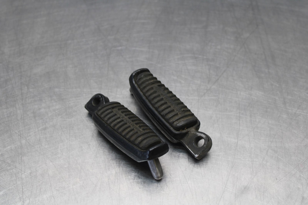 09-17 HARLEY-DAVIDSON V-ROD FRONT FOOT RESTS PEGS STEPS SET PAIR BB886
