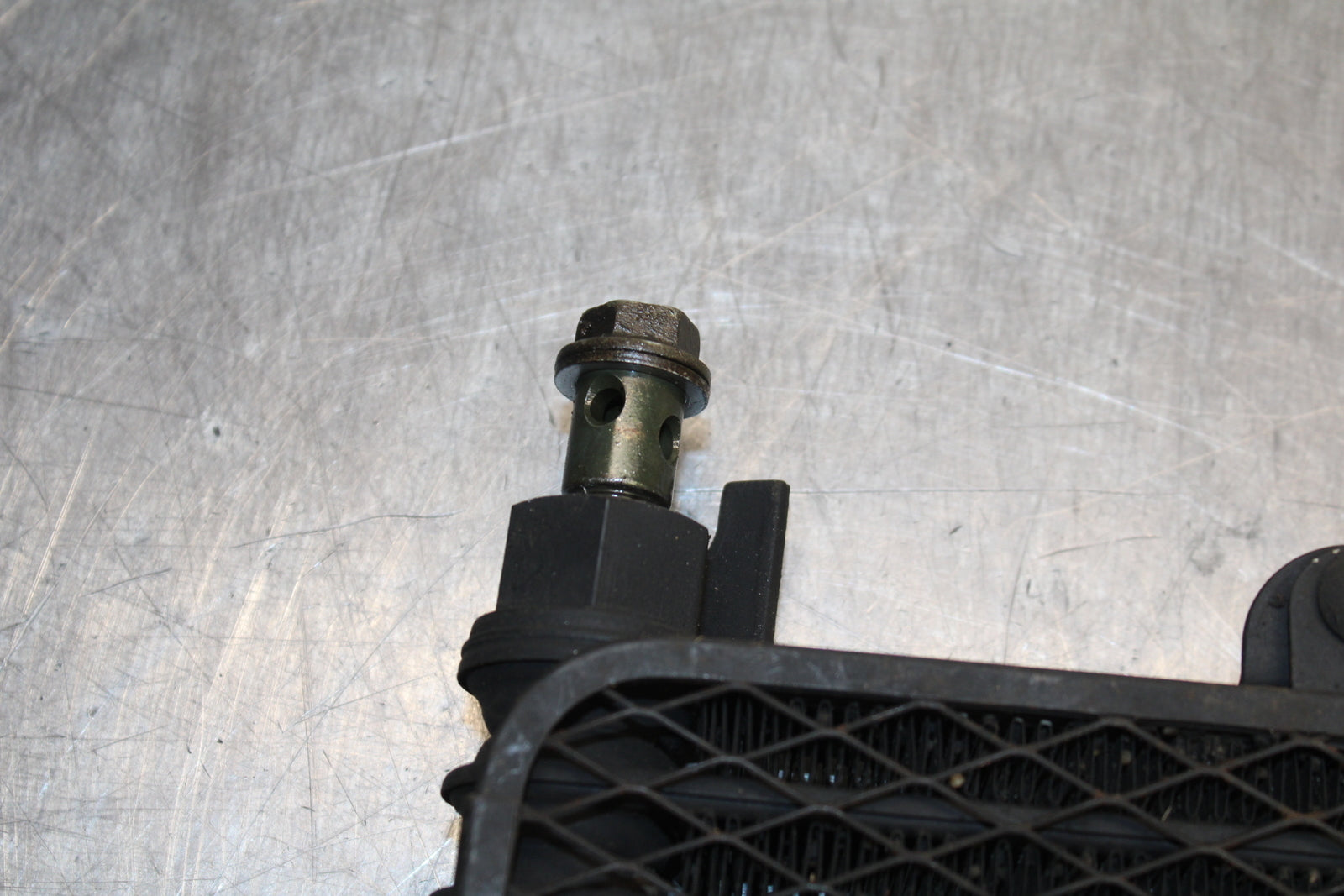 03 SUZUKI SV650S ENGINE MOTOR OIL COOLER  BB130