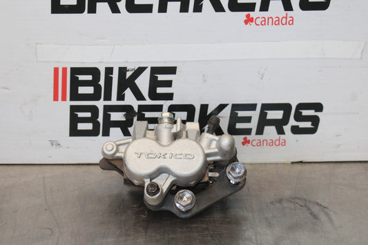 07 SUZUKI BOULEVARD M50 LEFT FRONT BRAKE CALIPER BB897