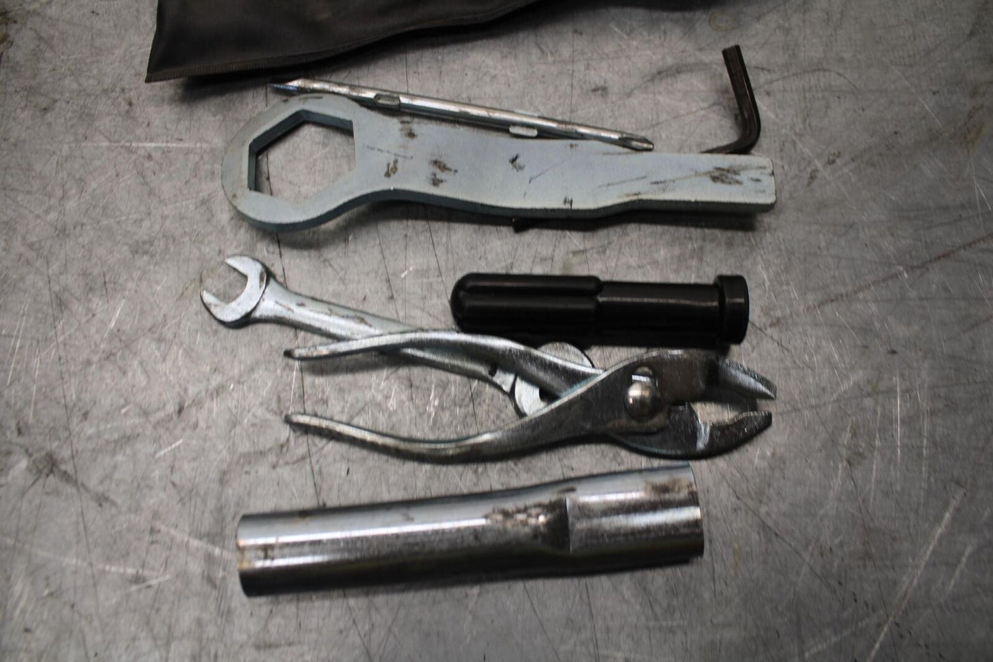 2009 Kawasaki Ninja ZX6R ZX600R STOCK TOOLS OEM TOOL BAG KIT SET 56007-0052 BB44