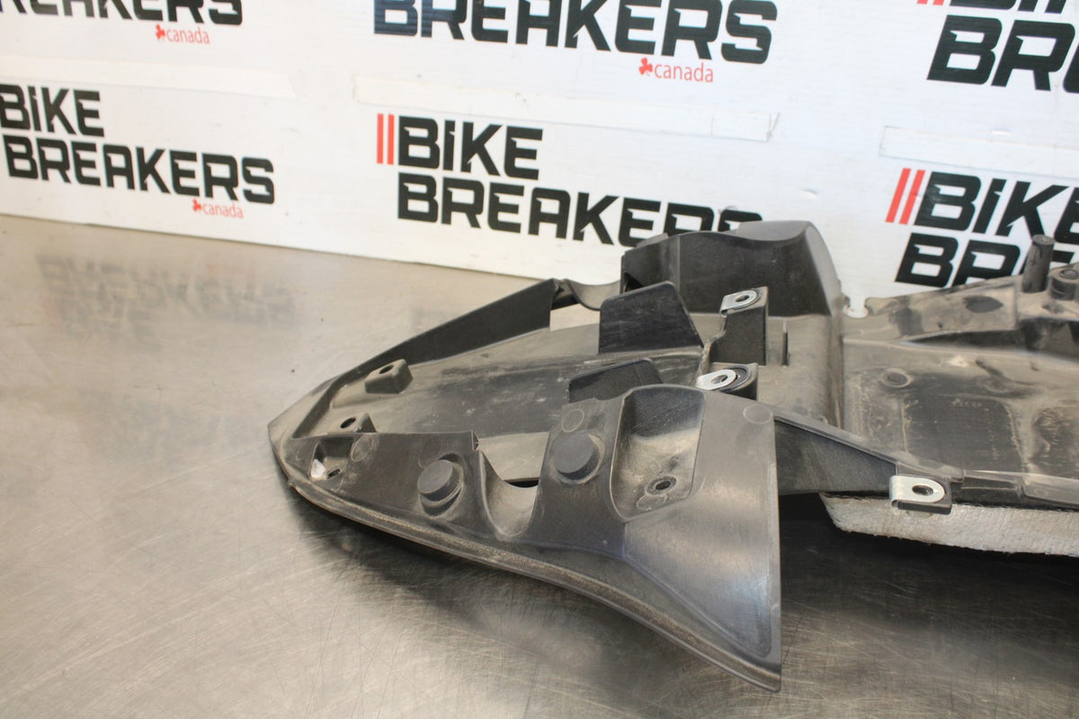 07-08 KAWASAKI NINJA ZX6R REAR BACK TAIL UNDERTAIL BATTERY TRAY PLASTIC BB937