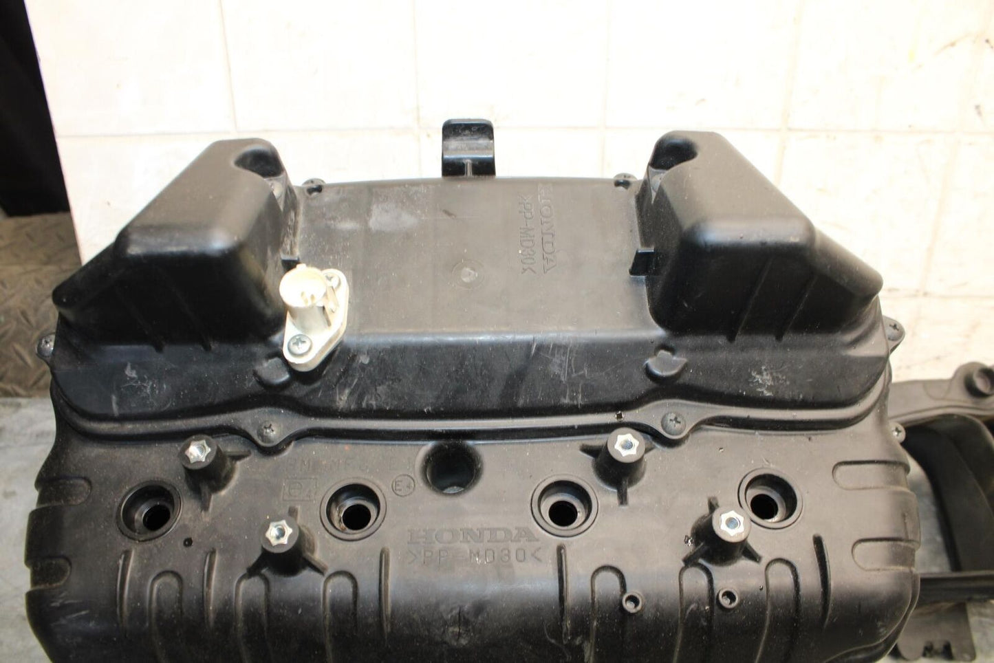 2007 Honda CBR600RR AIRBOX AIR INTAKE FILTER BOX 17220-MFJ-D00  BB542