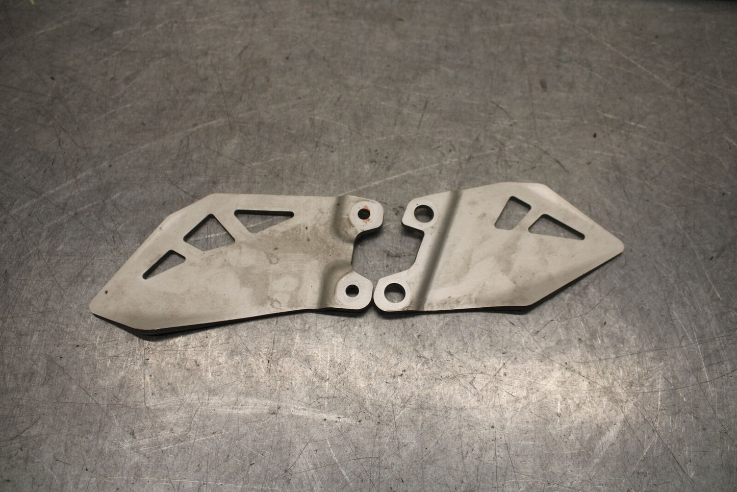 16 KAWASAKI NINJA ZX10R RIGHT LEFT PAIR HEEL GUARD COVER  BB650