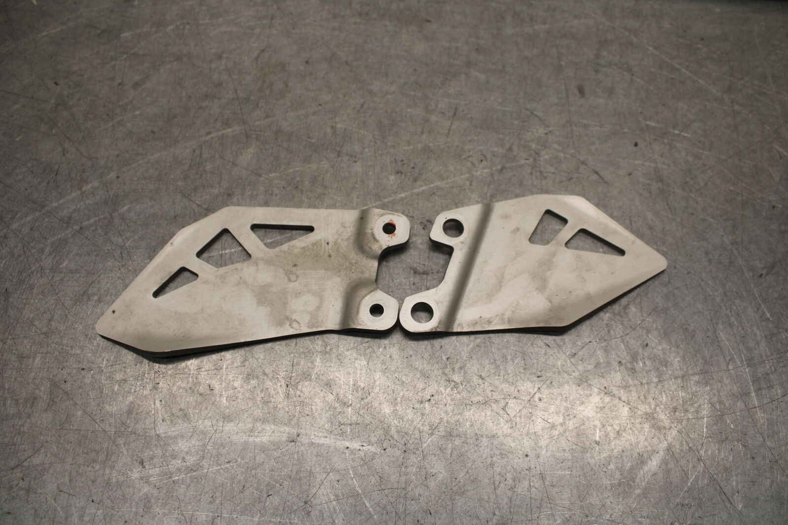 16 KAWASAKI NINJA ZX10R RIGHT LEFT PAIR HEEL GUARD COVER  BB650