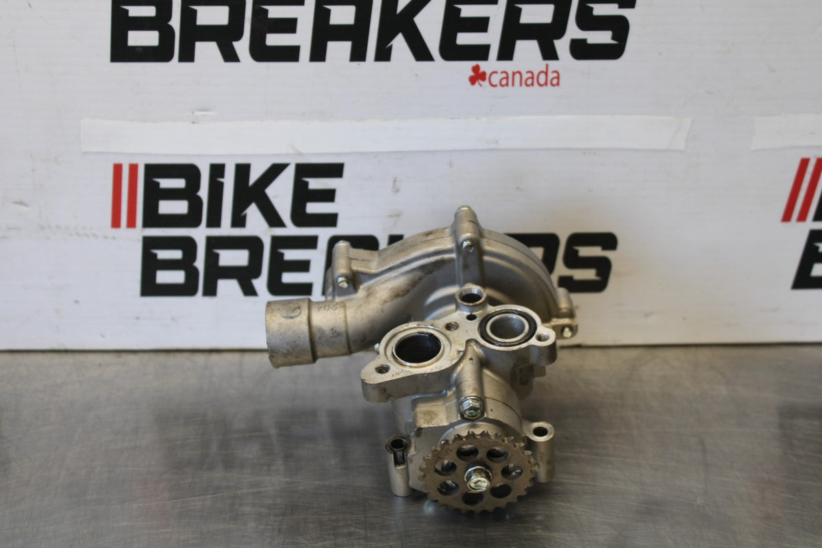 15 TRIUMPH TIGER 800 ENGINE MOTOR OIL PUMP BB873