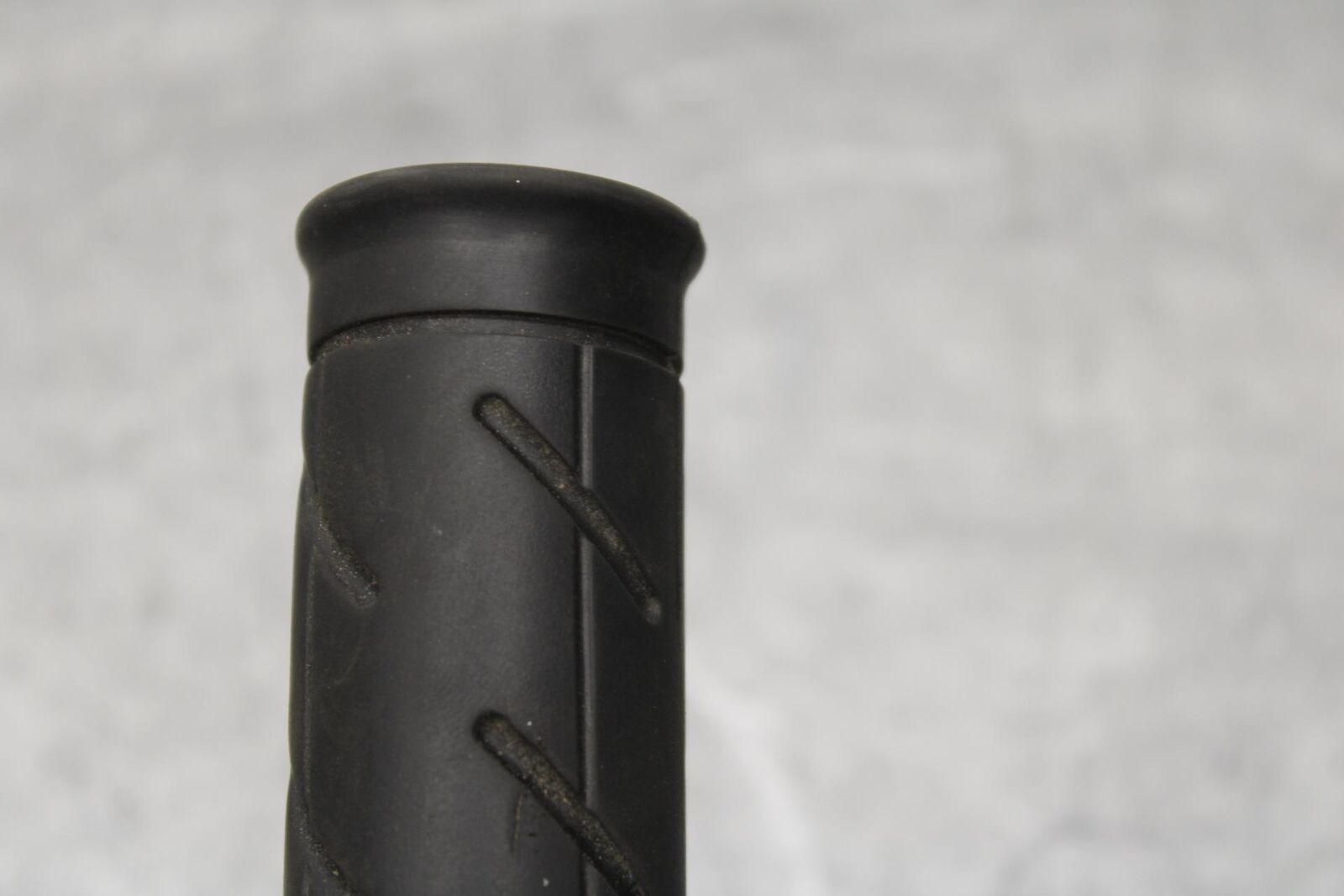 03-04 HONDA CBR600RR RIGHT THROTTLE GRIP 53140-MCF-305 BB637