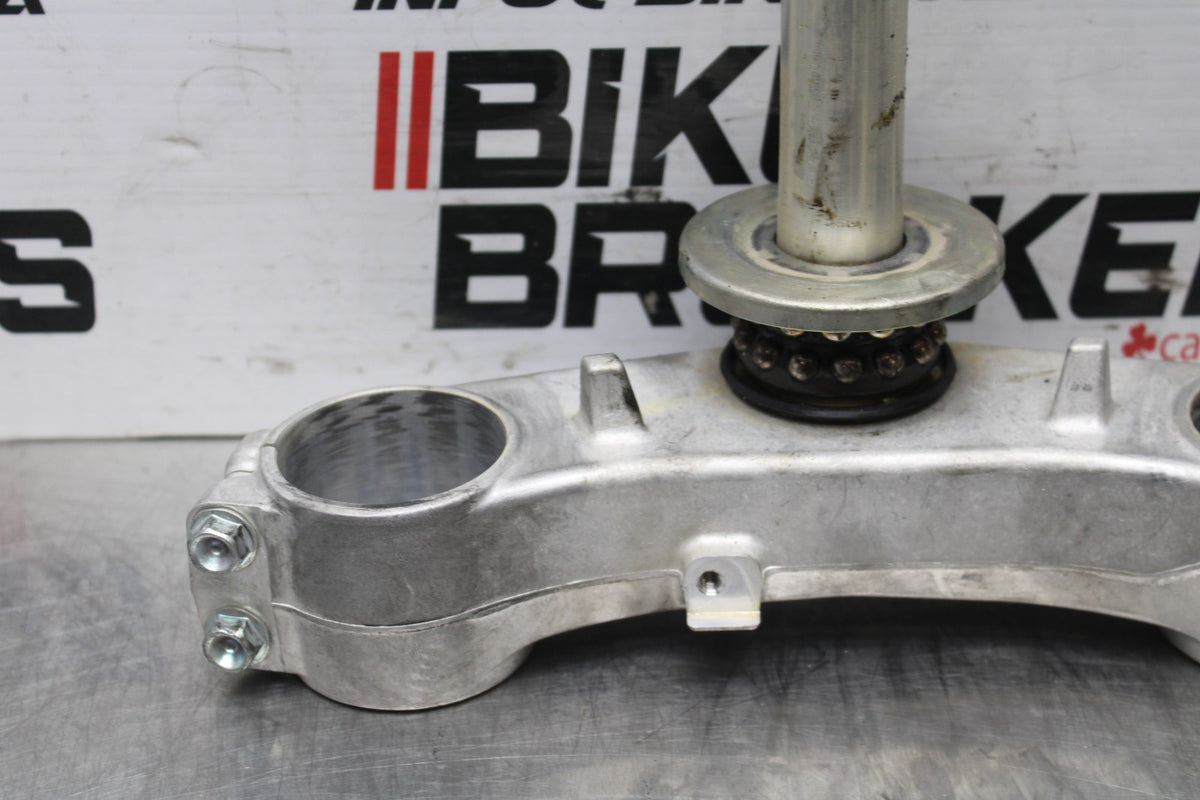 06-07 SUZUKI GSXR 600 FRONT FORKS CLAMP LOWER TRIPLE TREE STEM BB822