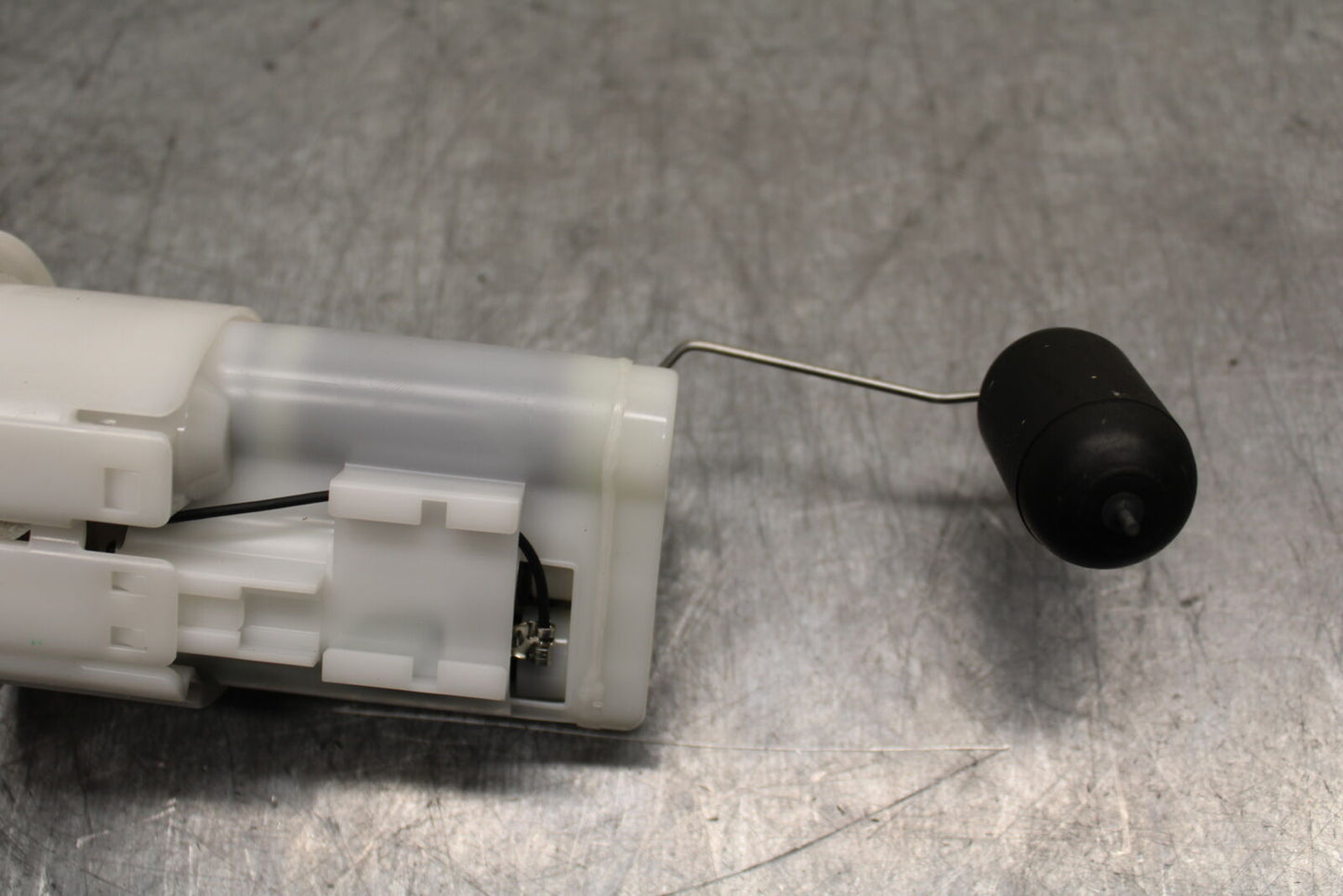 22-24 YAMAHA XSR900 FUEL PUMP GAS PETROL SENDER UNIT BB710