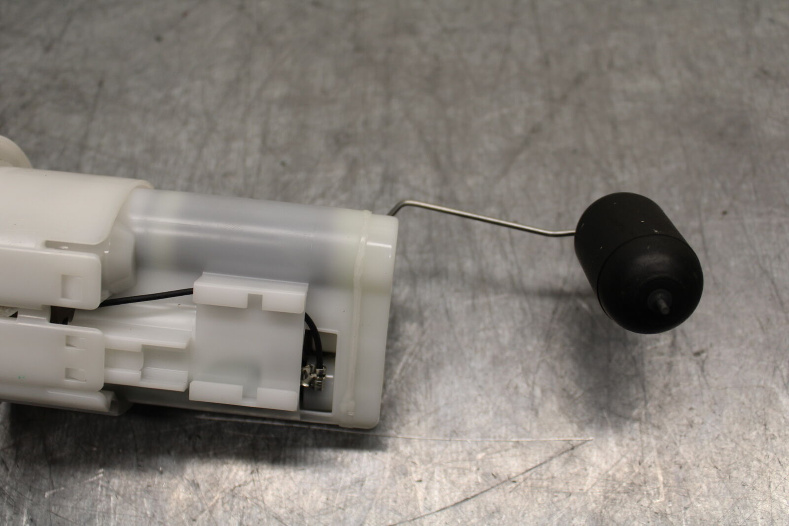 22-24 YAMAHA XSR900 FUEL PUMP GAS PETROL SENDER UNIT BB710