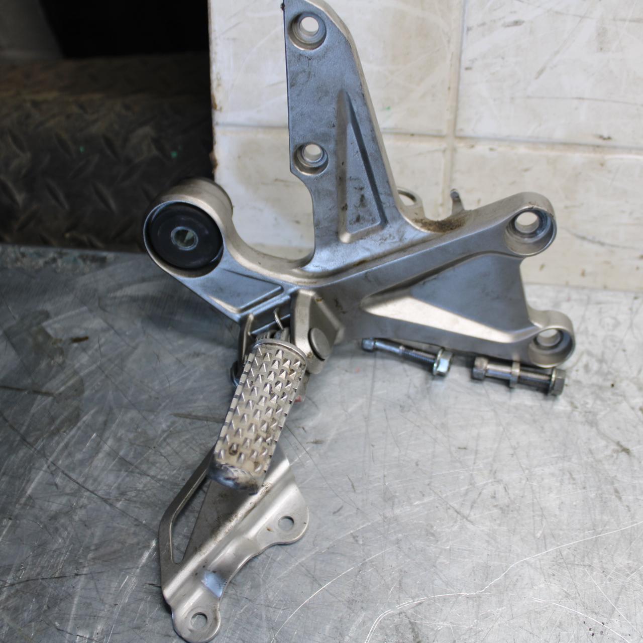 2016 Honda CBR1000RR RIGHT REARSET REAR SET DRIVER FOOT PEG REST STOP BB530