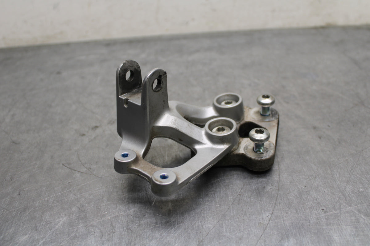 08-10 SUZUKI GSXR 600 LEFT REARSET REAR SET DRIVER FOOT PEG BRACKET MOUNT BB132
