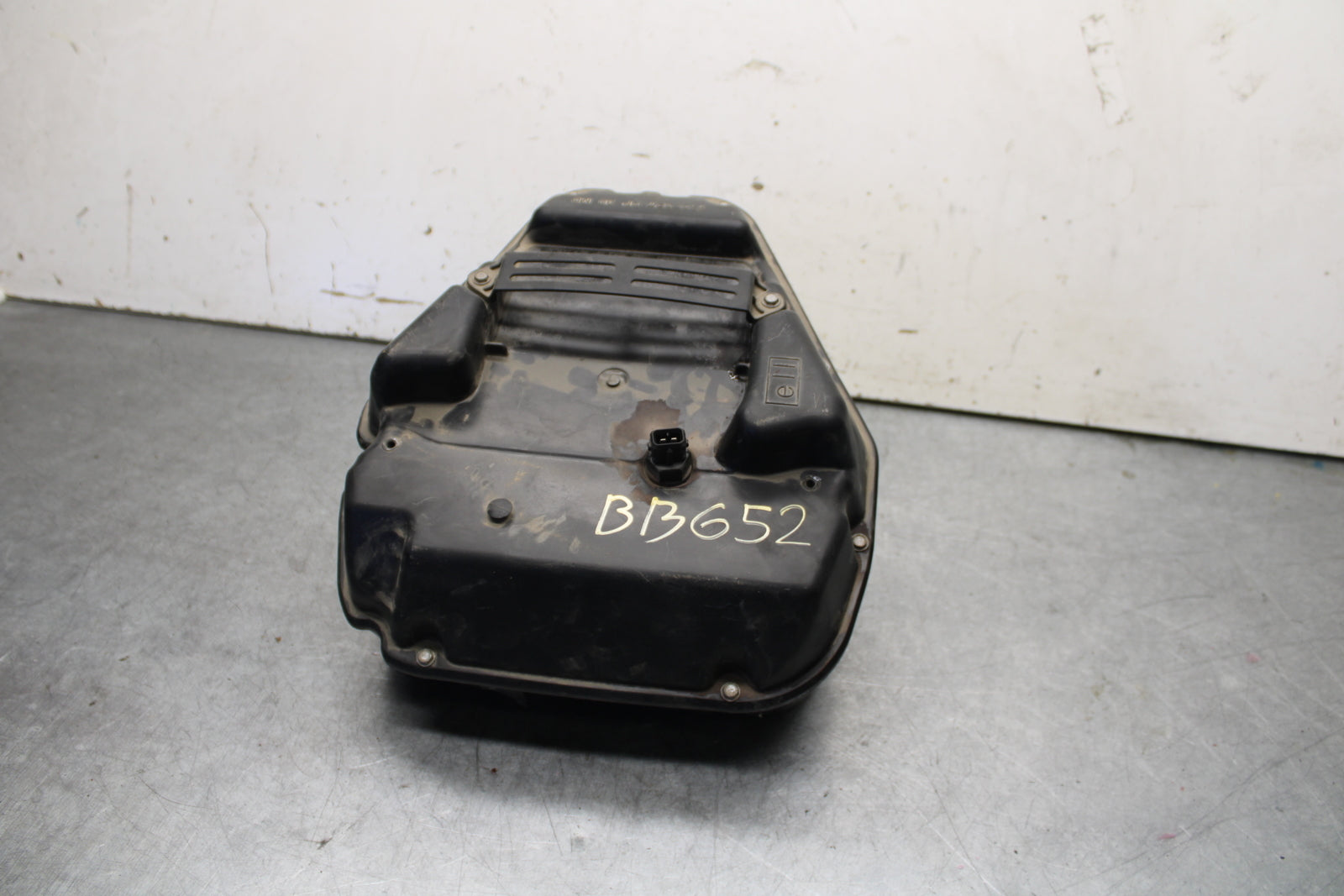 09-11 TRIUMPH DAYTONA 675 AIRBOX AIR INTAKE FILTER BOX BB652