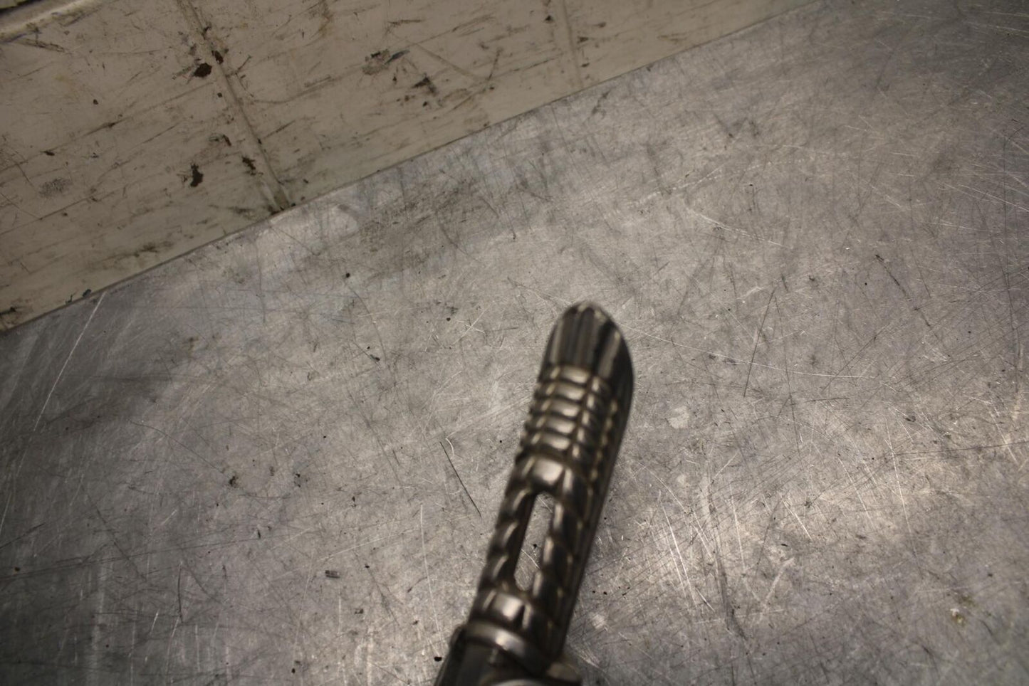 2006 Suzuki GSXR750 LEFT REARSET REAR SET DRIVER FOOT PEG REST STOP BB40