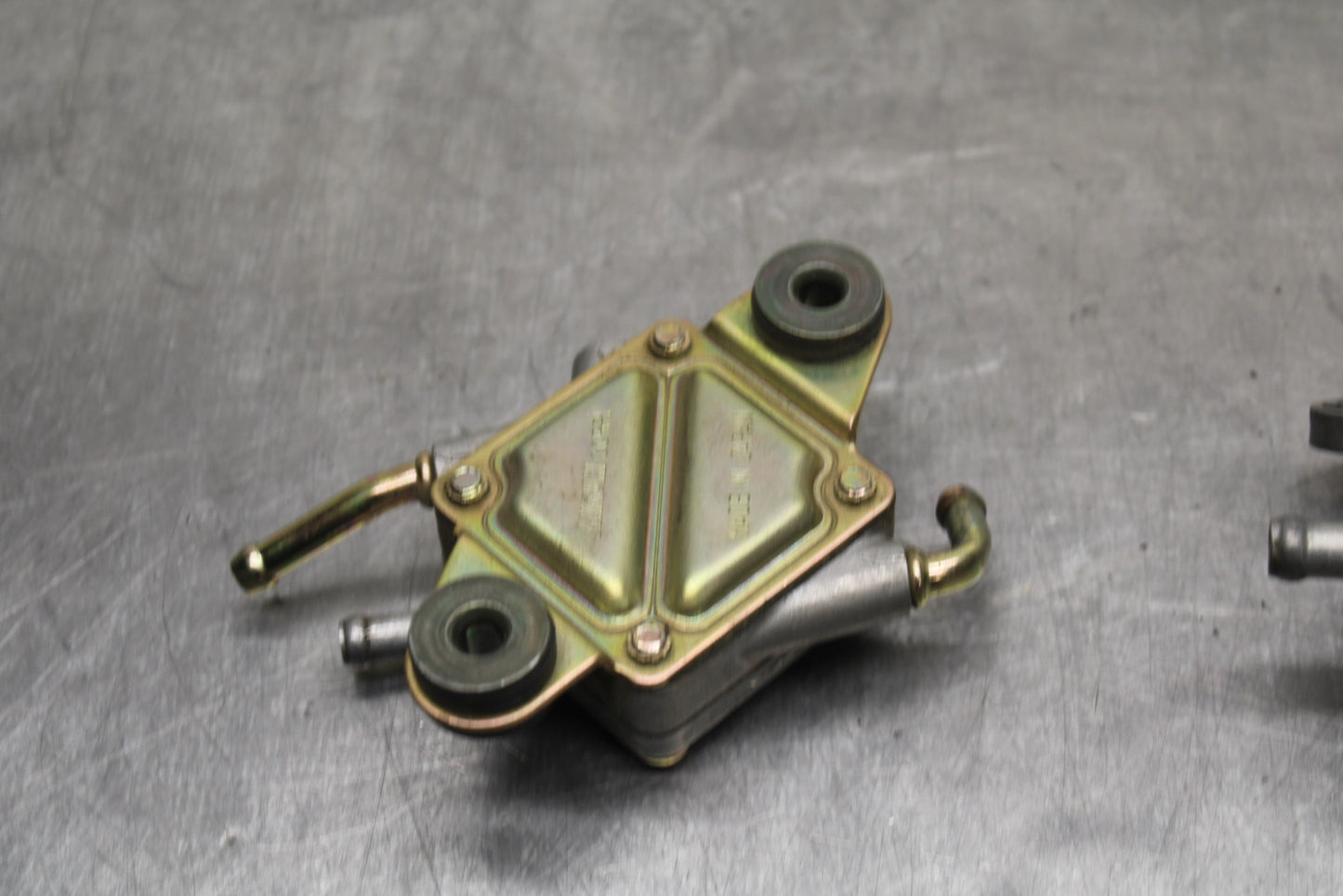 04 SUZUKI INTRUDER 800 GAS TANK FUEL PETCOCK / DIAPHRAGM BB758