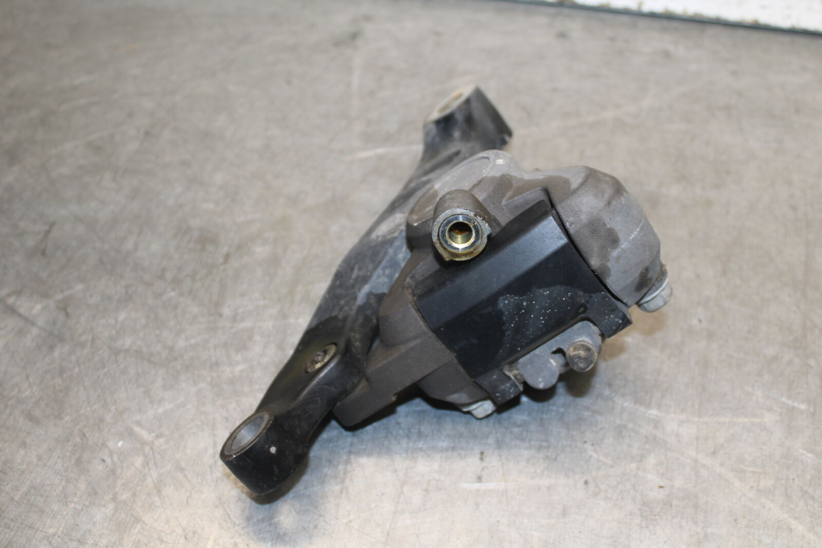 87-03 SUZUKI INTRUDER 1400 VS1400GLP REAR BACK BRAKE CALIPER W MOUNT  BB702