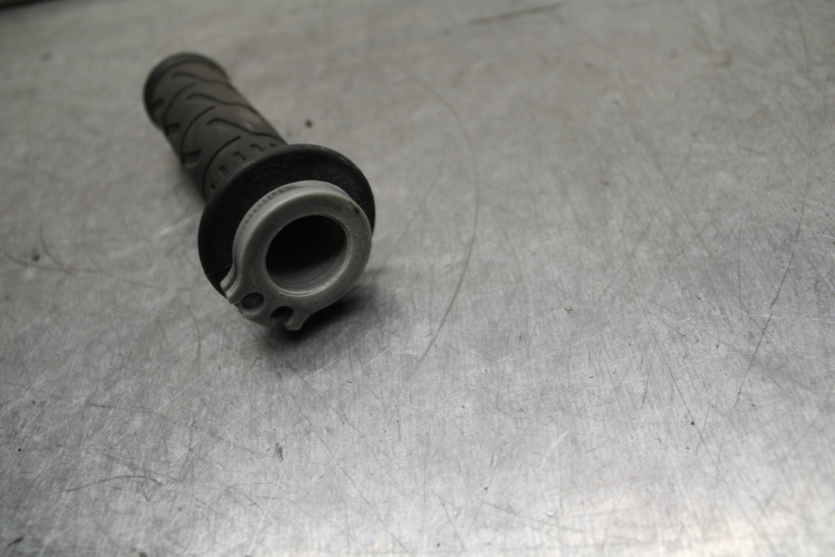 24 KAWASAKI NINJA 500 ABS RIGHT THROTTLE GRIP BB744