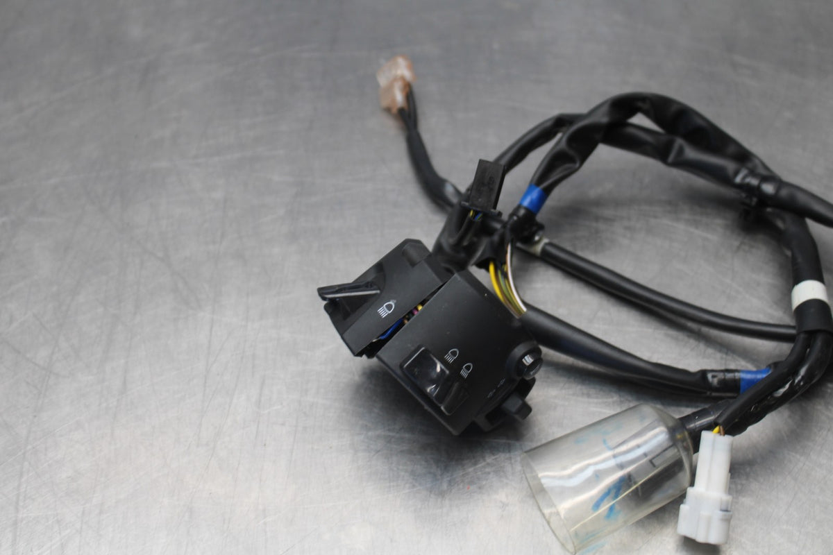 23 YAMAHA YZF R3 LEFT CLIP ON HANDLE HORN SIGNALS SWITCH SWITCHES bb806