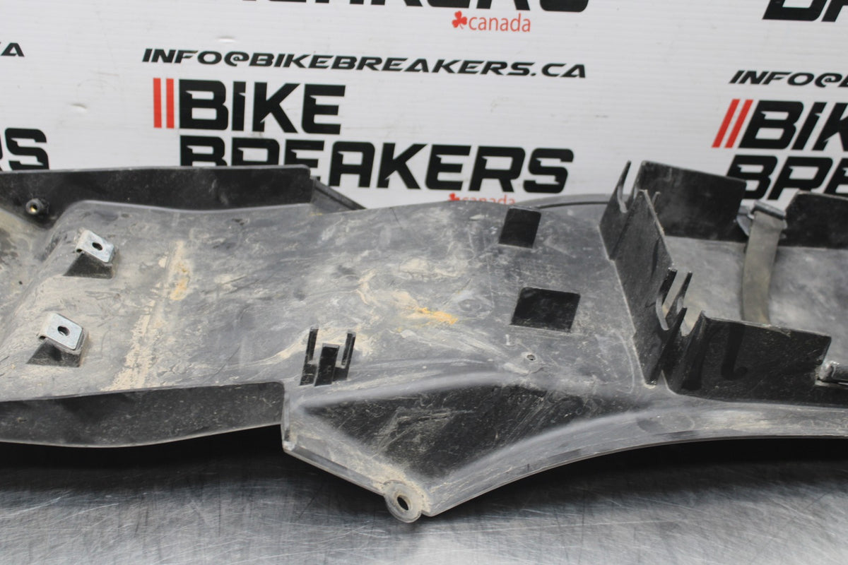 09 KAWASAKI NINJA 250R REAR BACK TAIL UNDERTAIL FAIRING COWL FENDER BB824