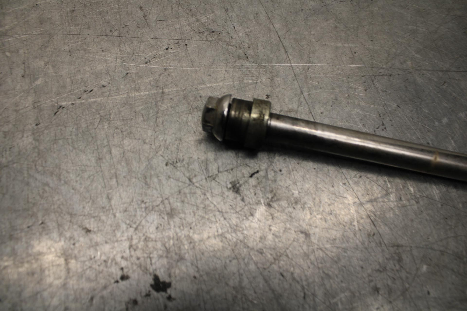 89-90 YAMAHA FZR600 FRONT WHEEL RIM AXLE PIVOT BOLT 42X-25181-00-00 BB76