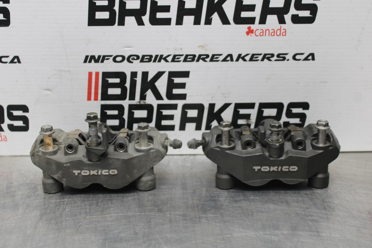 06-07 SUZUKI GSXR 600 RIGHT LEFT FRONT BRAKE CALIPER SET PAIR CALIPERS BB820