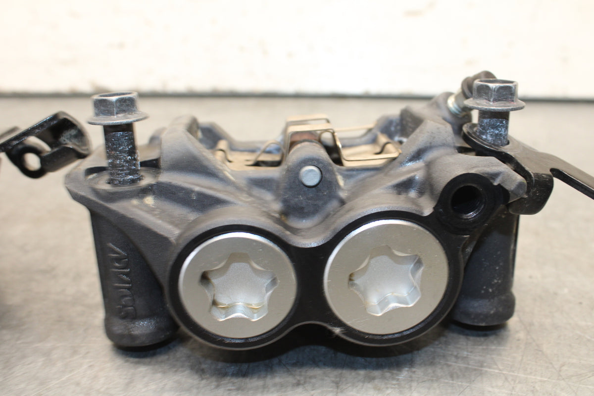 22-24 YAMAHA XSR900 RIGHT LEFT FRONT BRAKE CALIPER SET PAIR CALIPERS BB683