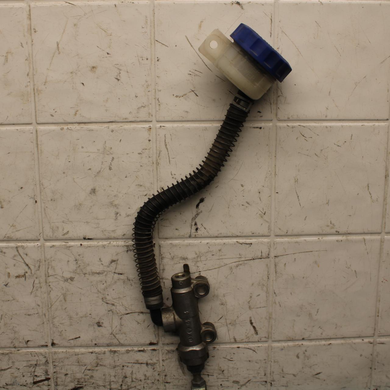 00-01 KAWASAKI ZZR600 REAR BACK BRAKE MASTER CYLINDER W RESERVOIR BB568