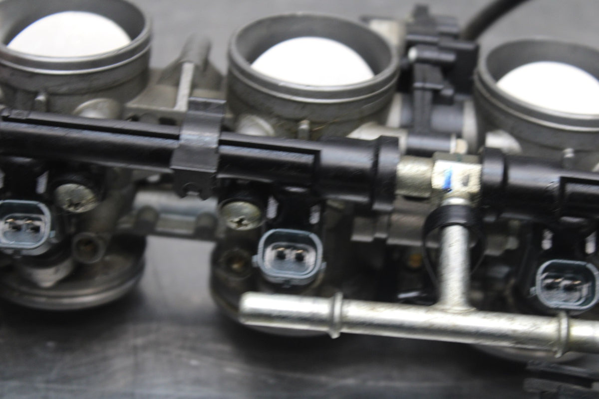 07-08 KAWASAKI NINJA ZX6R MAIN FUEL INJECTORS / THROTTLE BODIES BB855