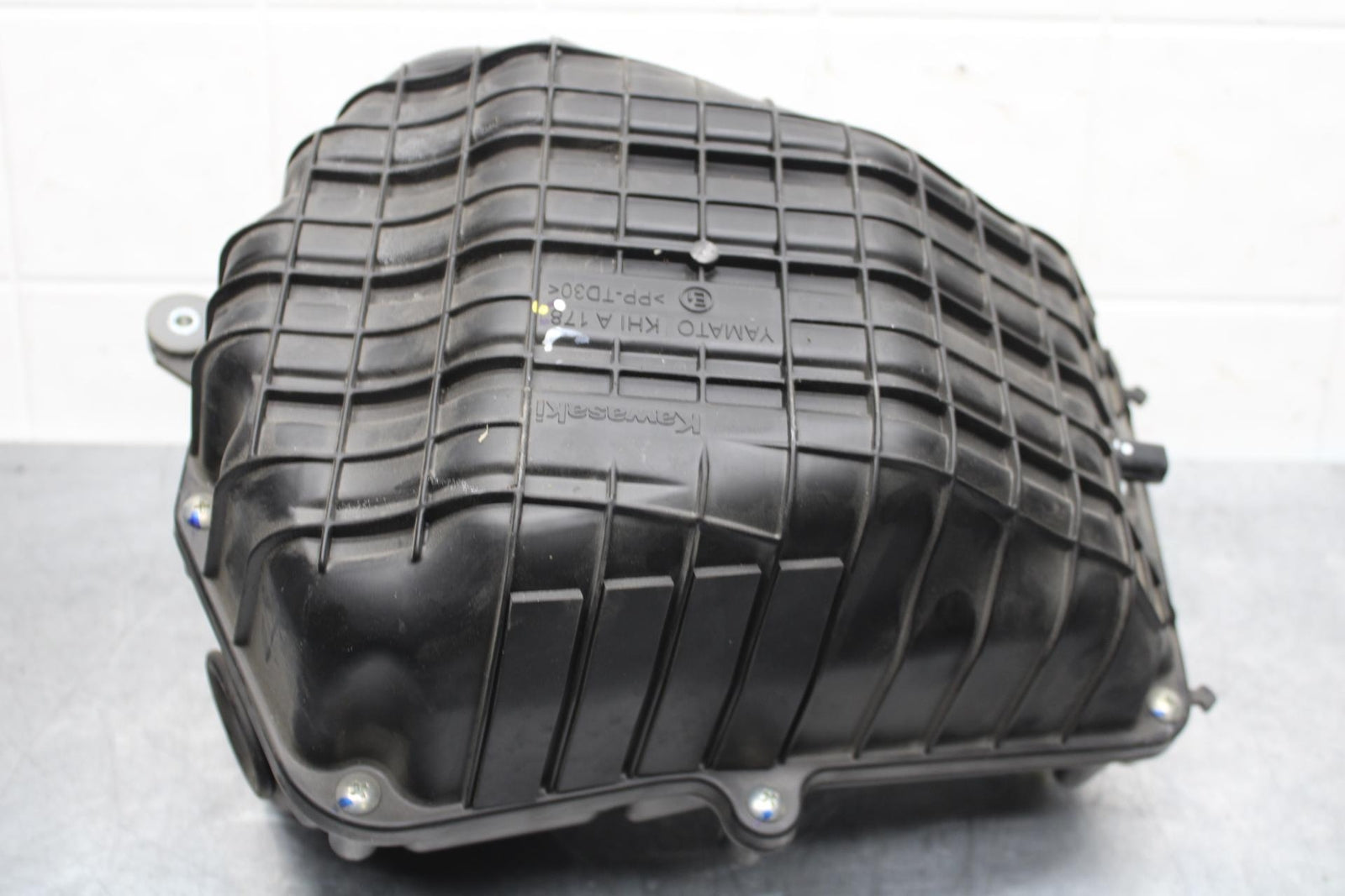 19-22 KAWASAKI Z400 AIRBOX AIR INTAKE FILTER BOX BB586