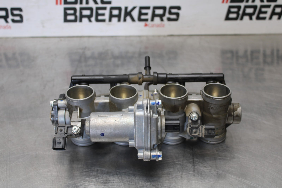 23-26 KAWASAKI NINJA ZX4RR MAIN FUEL INJECTORS / THROTTLE BODIES BB872