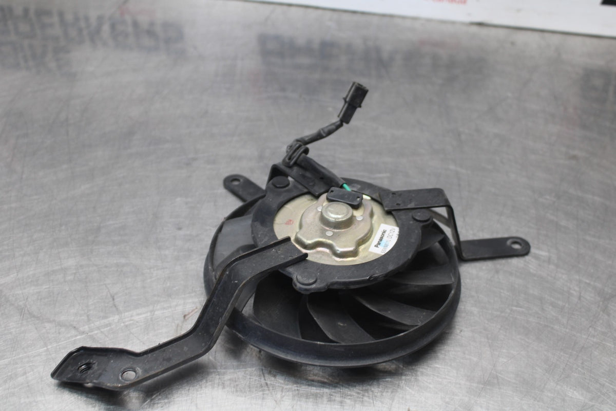 12 TRIUMPH STREET TRIPLE R ENGINE RADIATOR COOLING FAN BB914
