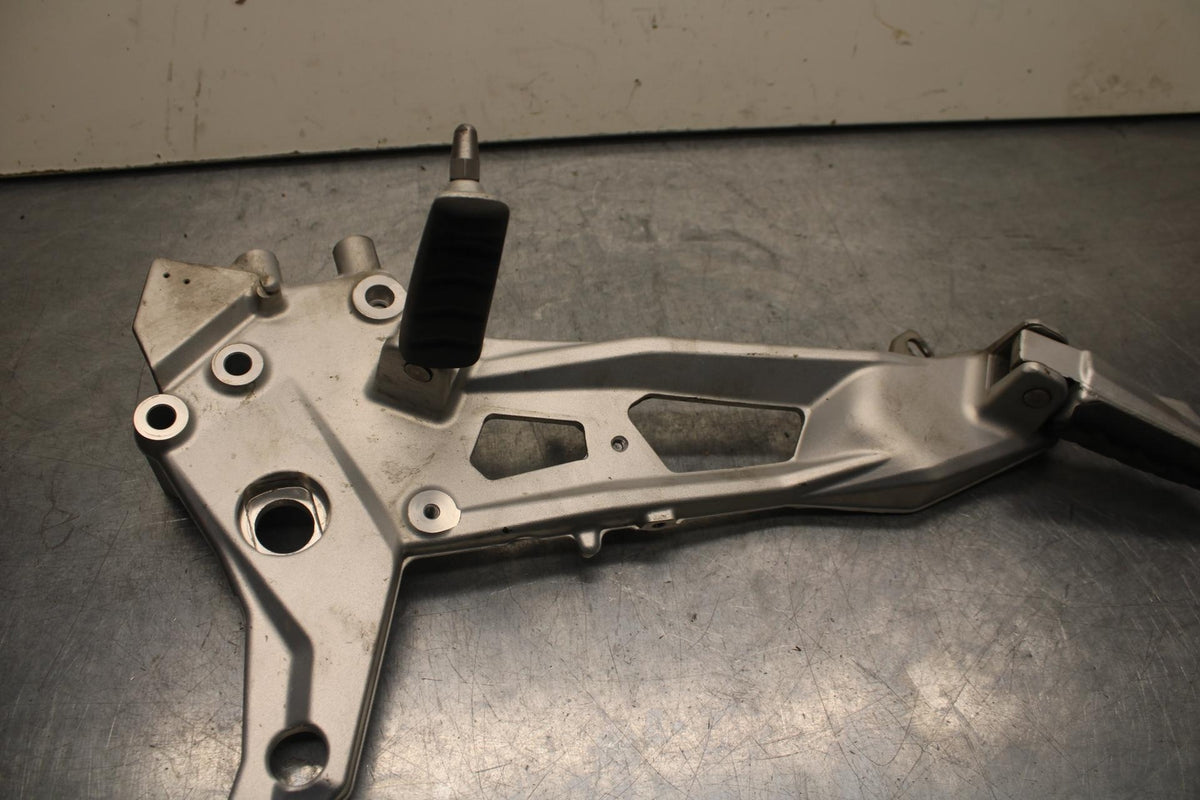 20-23 BMW F900R RIGHT REARSET REAR SET DRIVER FOOT PEG BRACKET  BB603
