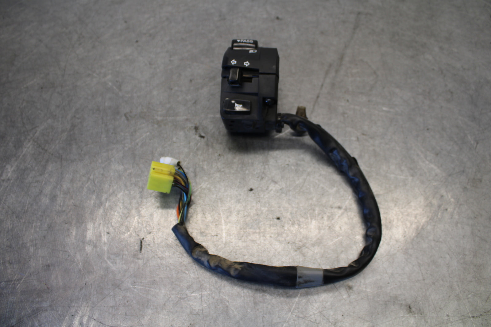 11-24 SUZUKI GSXR750 LEFT CLIP ON HANDLE HORN SIGNALS SWITCH SWITCHES BB687