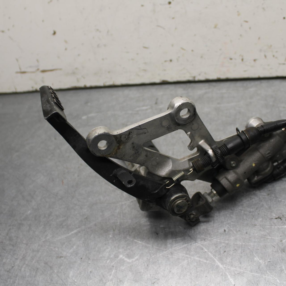15-18 HONDA CB300FA RIGHT REARSET REAR SET DRIVER FOOT PEG REST STOP BB646